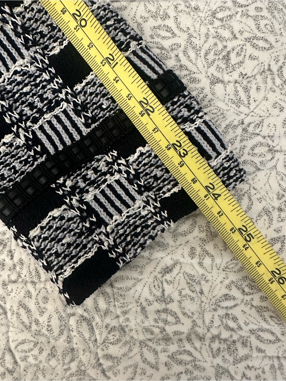 St. John Black and Gray Textured Knit Long Sweater-Size 4 - Picture 6 of 6